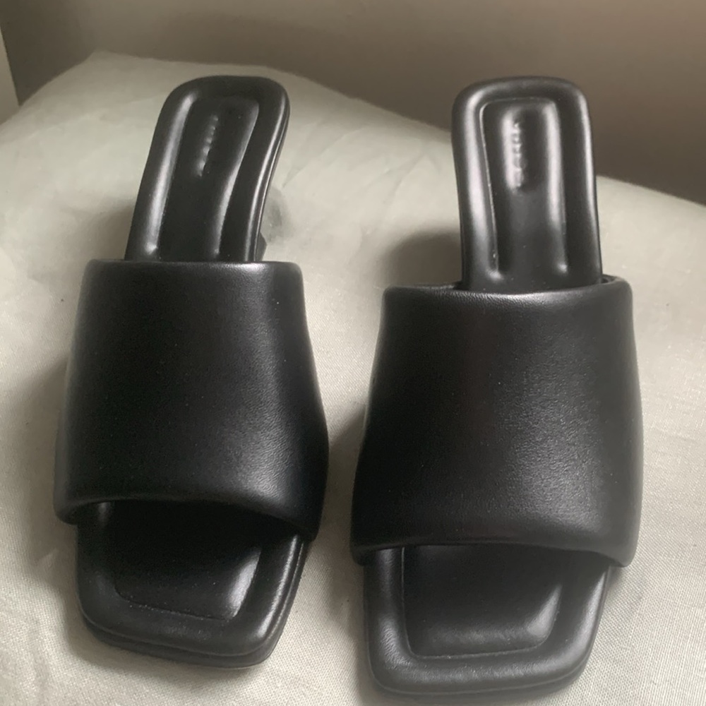 Vince Ceil Bllack Leather Slides Sz 9 1/2 - Picture 2 of 6